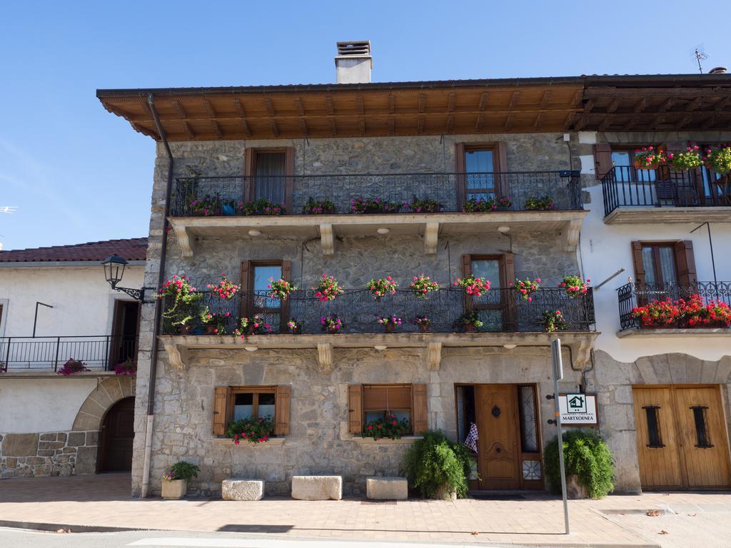 Casa Rural Martxoenea Landetxea Hotel Arruazu Exterior photo