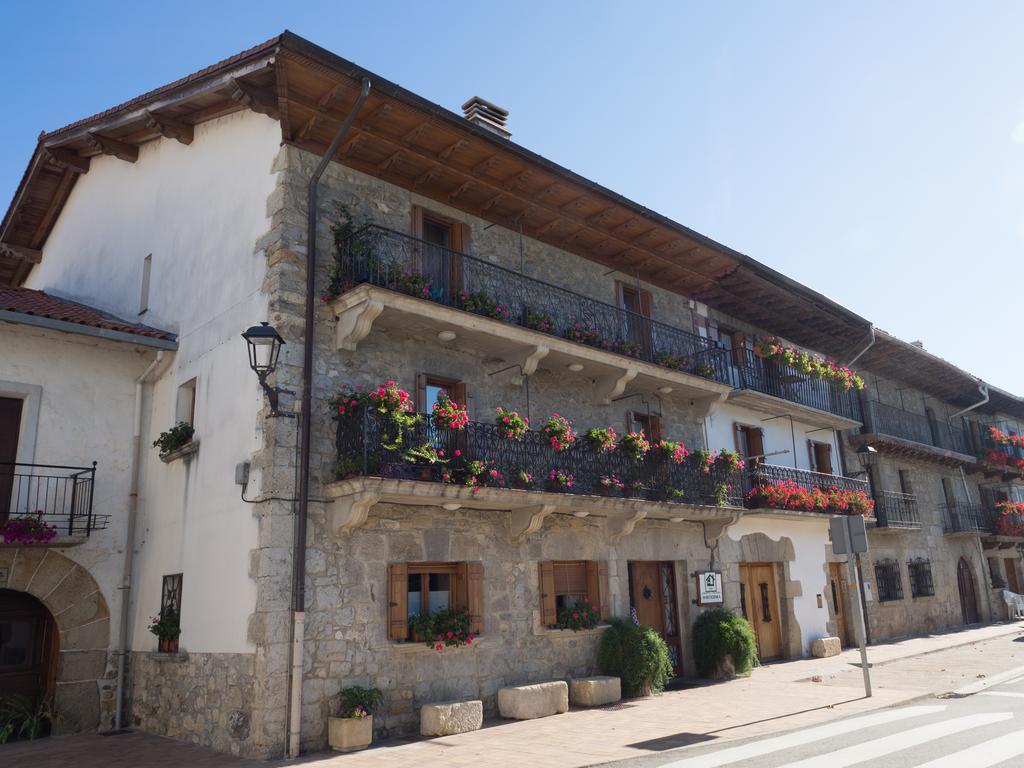 Casa Rural Martxoenea Landetxea Hotel Arruazu Exterior photo